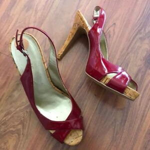 Vintage guess Red patent leather Kork platform heels. Size 7